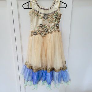 Beautiful Indian Style Dress for Wedding Size says 26 Fits 6-7 Kids